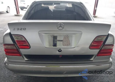 2001 Mercedes-Benz E 320 z USA, uszkodzony, nr VIN WDBJF65J61B294385